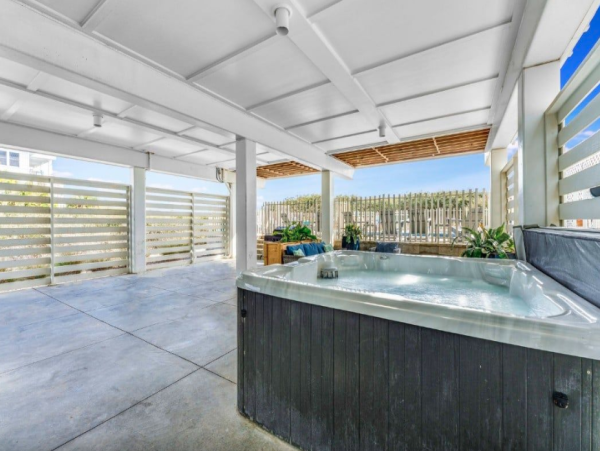 Elegant Beachfront Escape with Private Pool & Gulf Views in St. George Island Hot Tub Beach